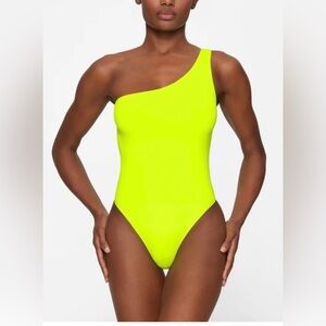 SKIMS essential one shoulder bodysuit S/M NWT - green highlighter